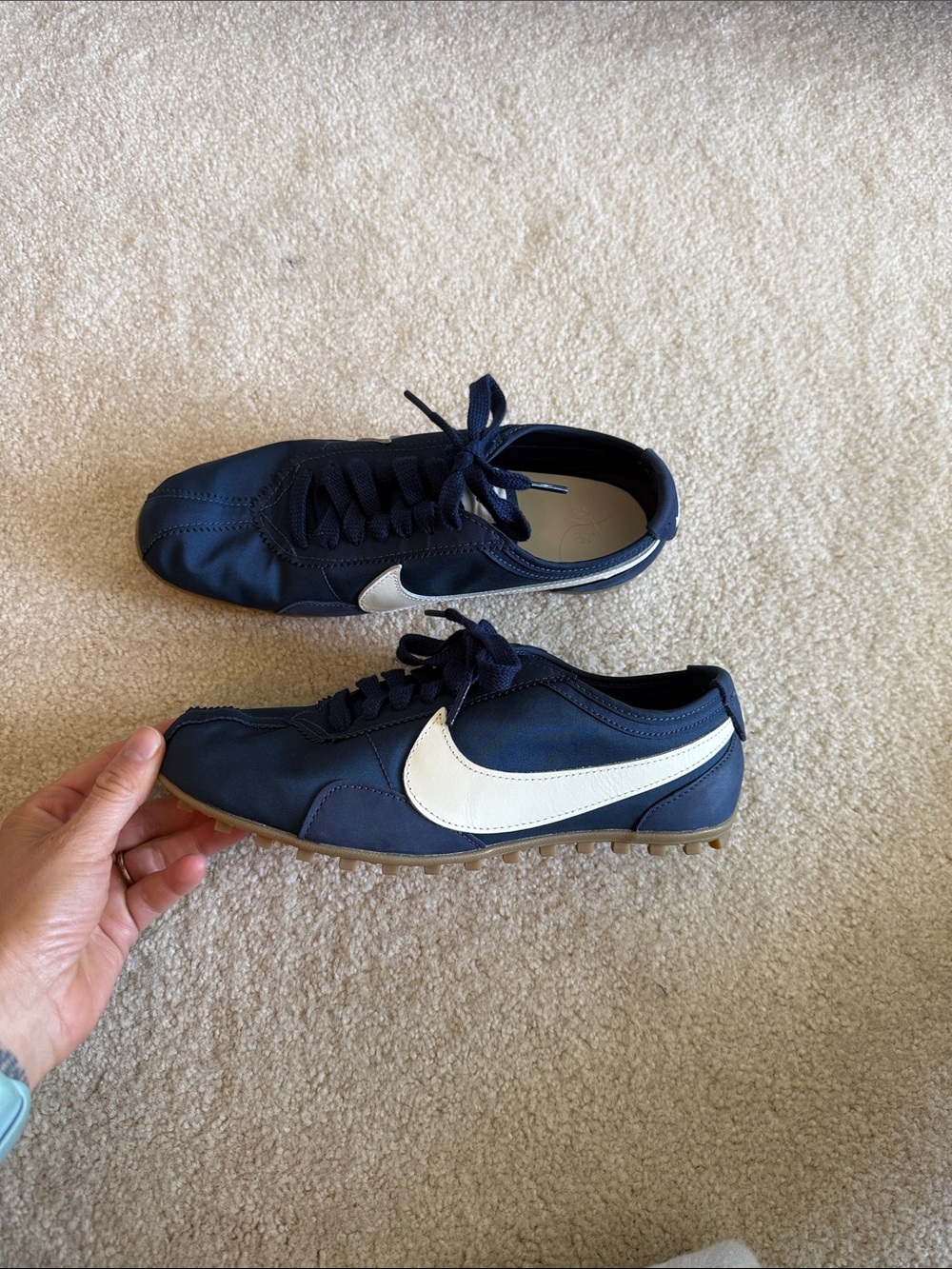 Nike women’s moon shoe navy 7.5